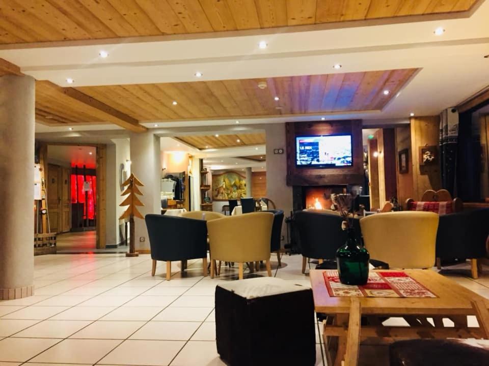 Hotel Alpina Morzine Bagian luar foto